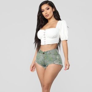 Tropical Chick mid rise shorts green- Fashion Nova